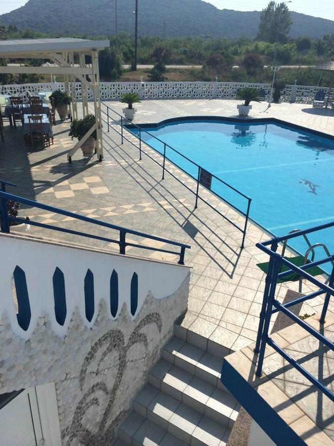 Gogas Palace Lejlighedshotel Ammoudia Eksteriør billede