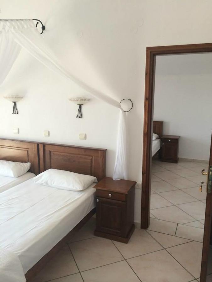 Gogas Palace Lejlighedshotel Ammoudia Eksteriør billede